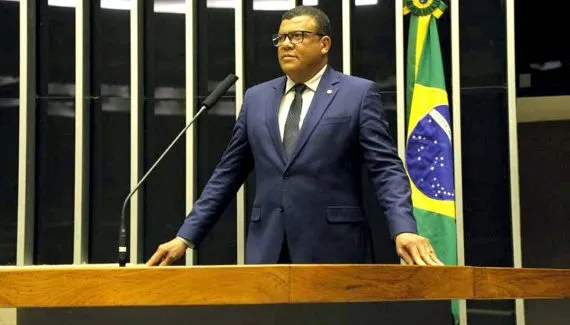 Deputado paranaense é filmado em discussão com garota de programa em Brasília