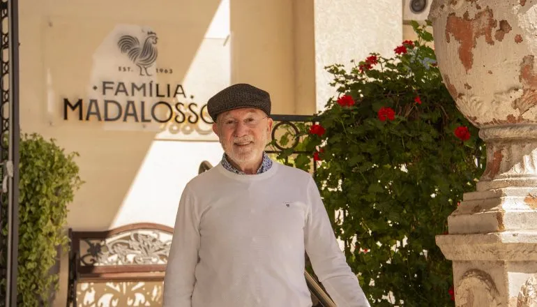 Carlos Roberto Madalosso ajudou a transformar um pequeno restaurante de família em um dos maiores símbolos da boa comida em Santa Felicidade, crescendo junto com Curitiba.