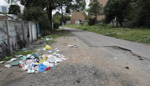 Denúncia de descarte irregular de lixo pode virar recompensa em Curitiba