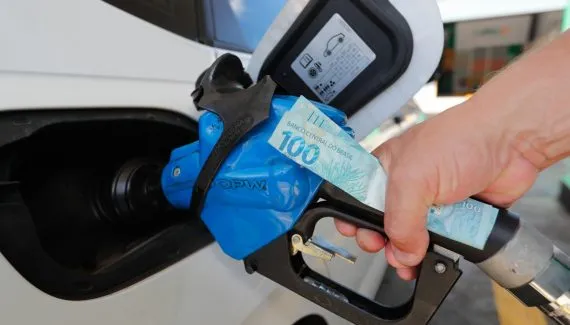 Preços da gasolina e do diesel S10 no Paraná superam a média nacional