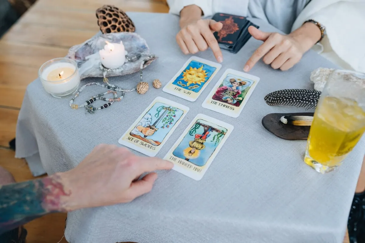 Tarot do dia: previsão para os 12 signos em 30/03/2026 | Tribuna do Paraná