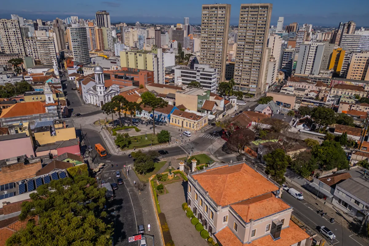 Edital de até R$ 10 milhões vai custear gastos de obras de revitalização de imóveis no Centro de Curitiba