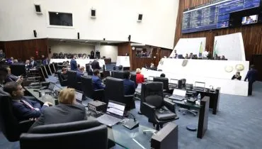 Reajuste de 5% para 237 mil servidores do Paraná é aprovado na Alep