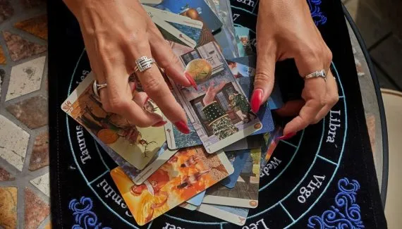 Tarot do dia: previsão para os 12 signos em 01/04/2026