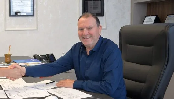 Prefeito de Quatro Barras é alvo de operação por suspeita de corrupção