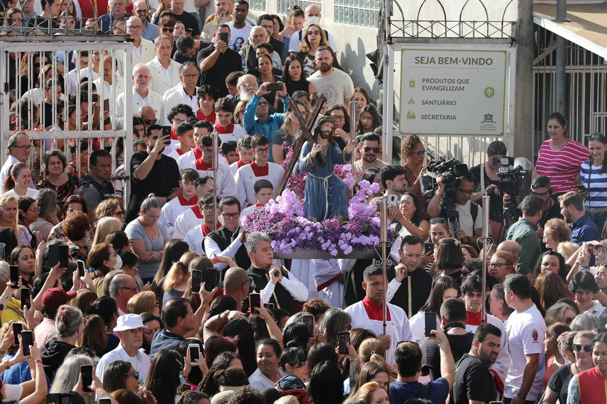 Procissões de Sexta-feira Santa alteram o trânsito em Curitiba