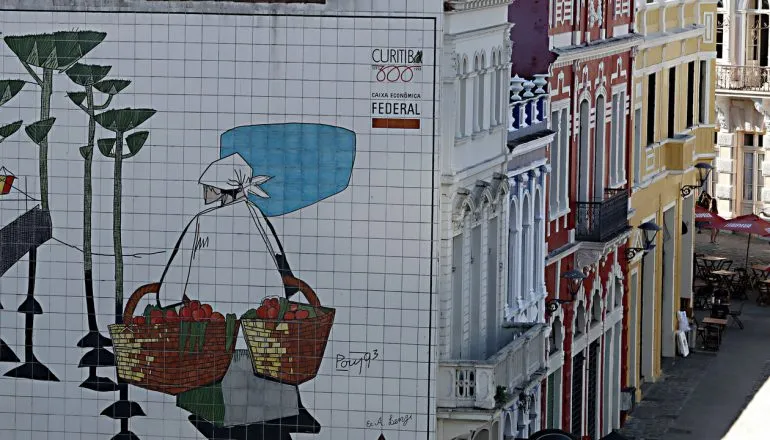 Curitiba é a nova Miami: capital é a que mais recebe cubanos do Brasil