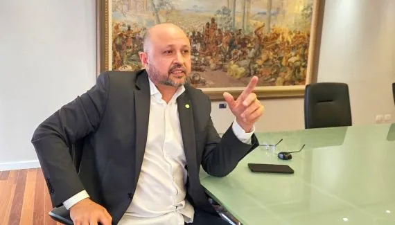 Mais ferrovias, estradas e tecnologia; Tribuna entrevista Edson Vasconcelos, presidente da FIEP