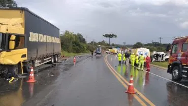 Acidente grave interdita totalmente a BR-476 na Lapa