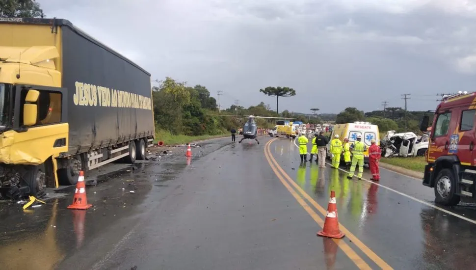 Acidente grave interdita totalmente a BR-476 na Lapa