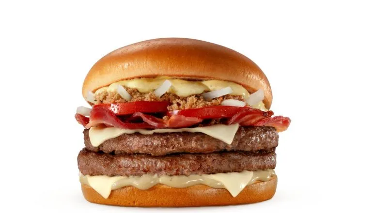 Imagem mostra o Mc Brasil, temático para a Copa do Mundo de 2026.