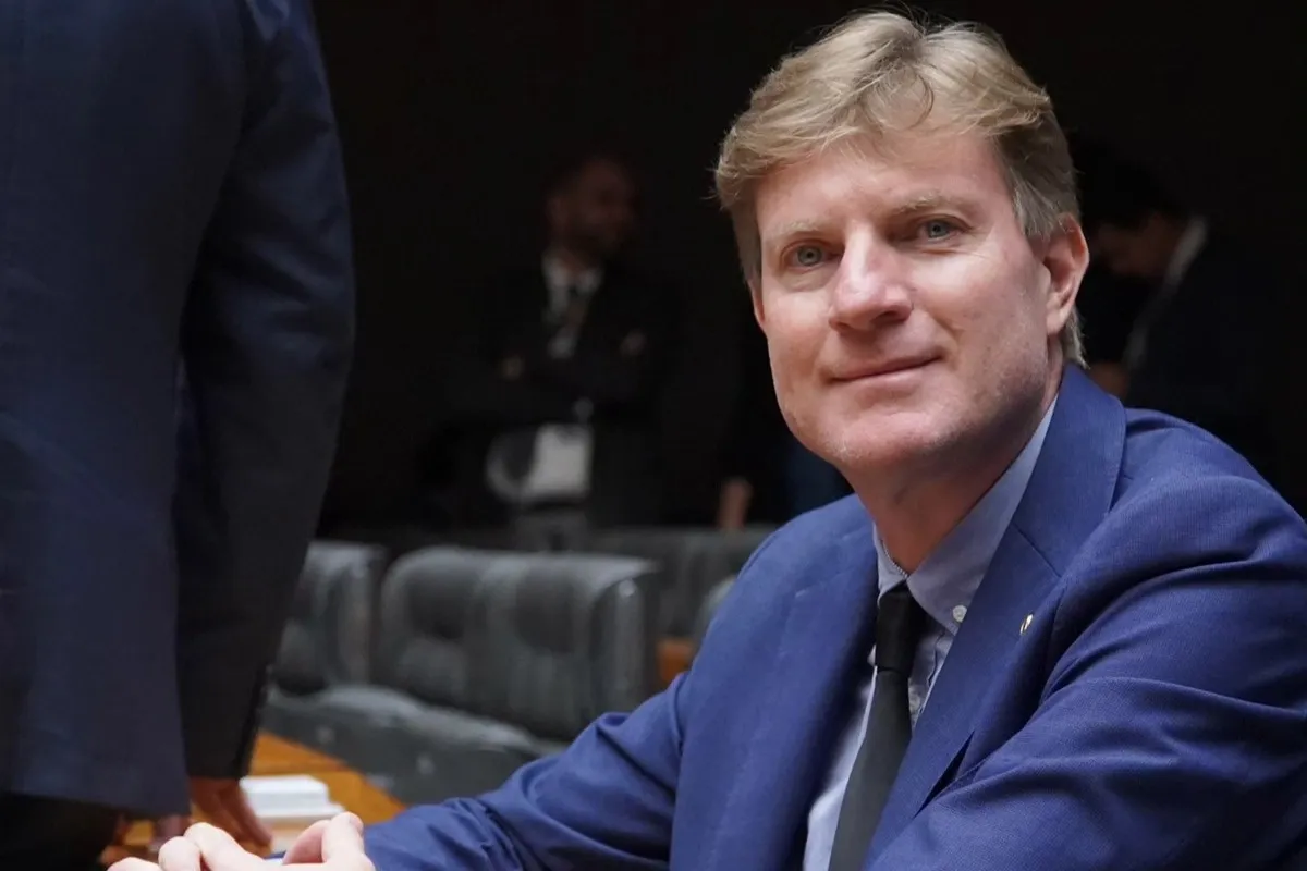 nelsinho padovani muda de partido quatro vezes em menos de um mês para tentar vaga como vice-governador do paraná