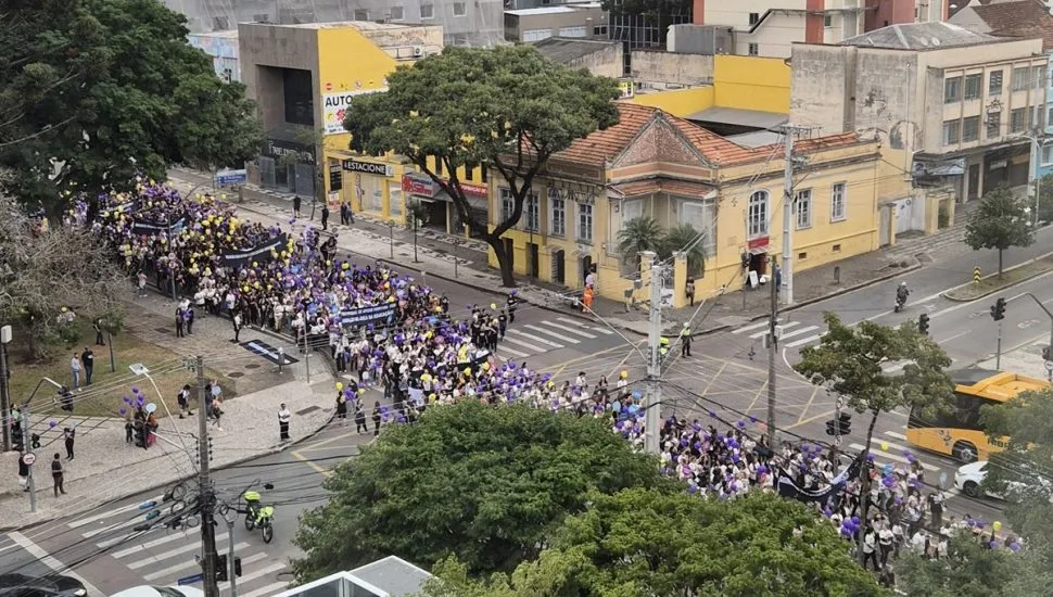 professores de curitiba e prefeitura fazem acordo e greve é encerrada