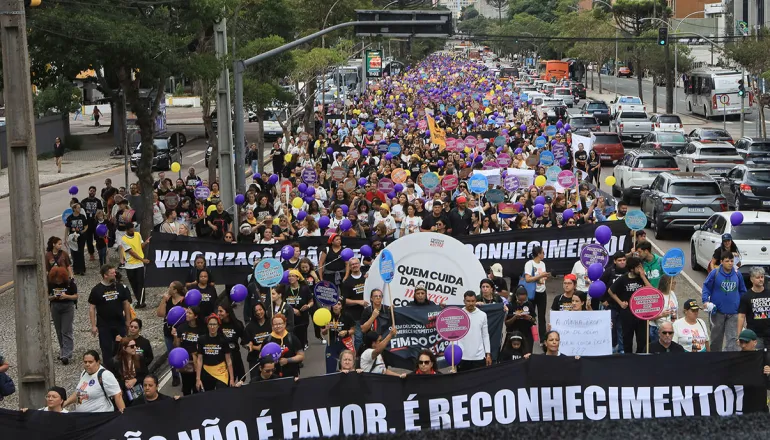 Vai ter greve dos professores em Curitiba? Entenda a promessa que parou o movimento