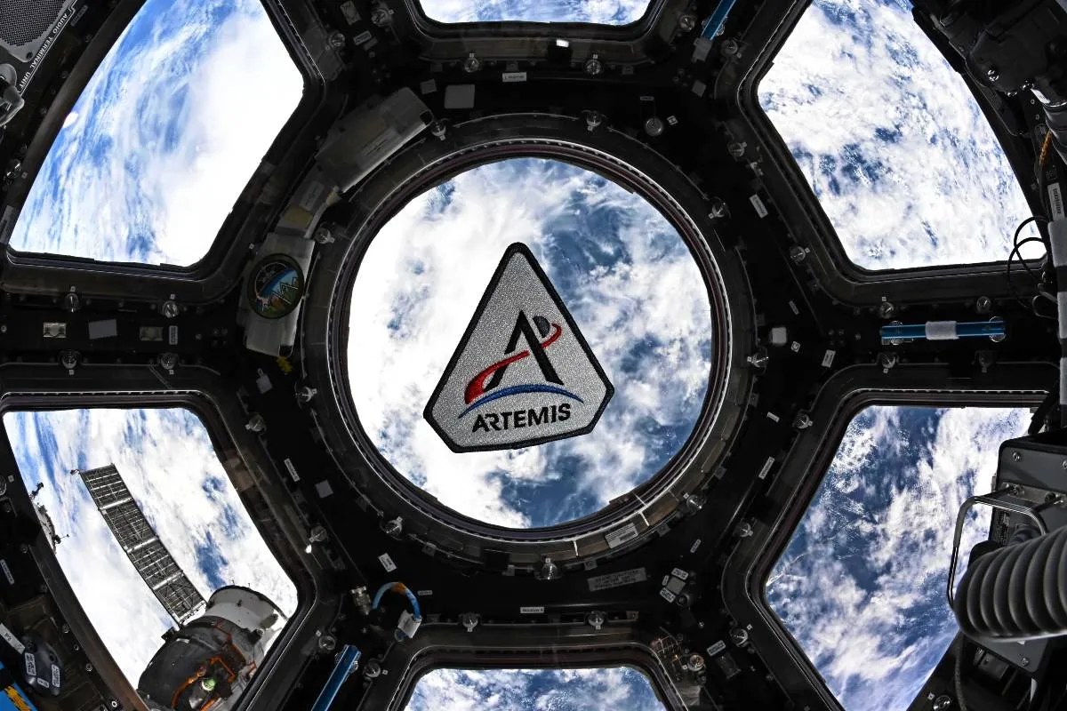 Com a rota alinha para a Terra, missão Artemis II tem seu momento mais crítico pela frente: Reentrada.