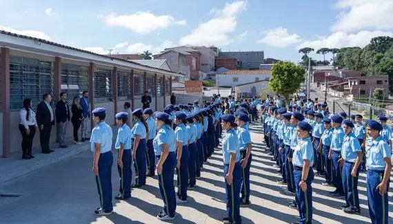 Fila por vagas em Colégios Cívico Militares passa de 20 mil no Paraná 