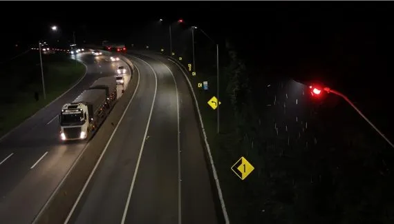 Novo sistema de luzes na BR-277 busca frear mortes na Serra do Mar