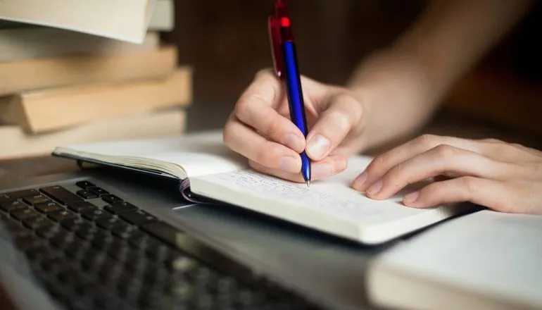 De Guarani ao alfabeto coreano: UFPR oferece cursos gratuitos de idiomas