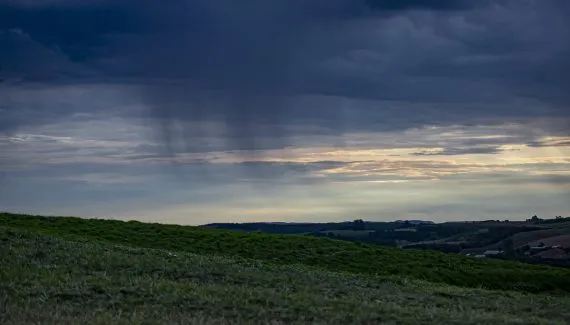 Tempestade avança para o Paraná e traz onda de frio para o Sul