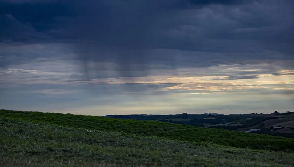 Tempestades retornam ao Paraná no fim de semana e amplitude térmica fica mais aparente
