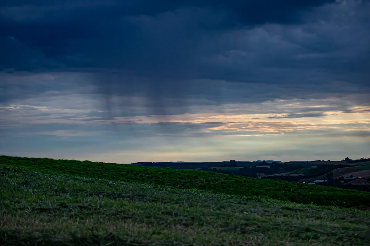 Tempestades retornam ao Paraná no fim de semana e amplitude térmica fica mais aparente