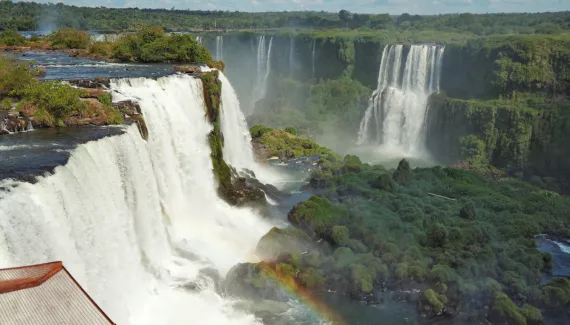 Estiagem reduz volume das Cataratas do Iguaçu em quase 1 milhão de litros