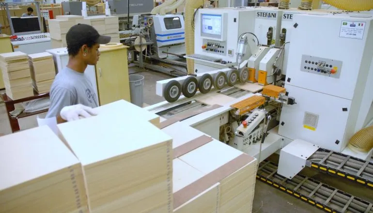 Móveis mais caros? Capital Moveleira do Brasil sente impactos da guerra Irã x EUA 