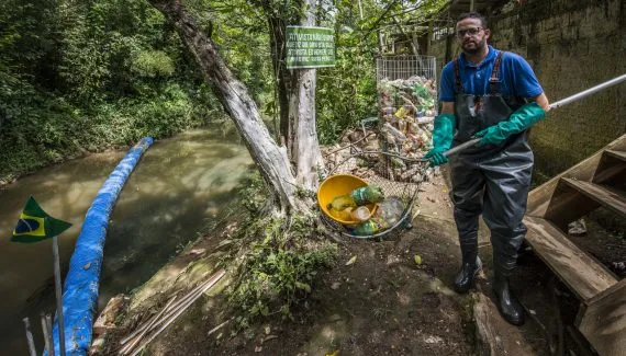 Whindersson Nunes convida criador da Ecobarreira para despoluir rios