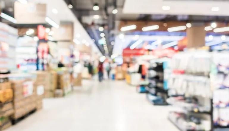 Varejo de construção perde espaço para apps e vive crise no Paraná