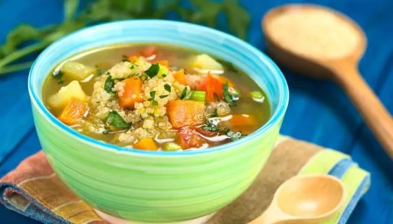 10 sopas ricas em proteínas para começar a semana