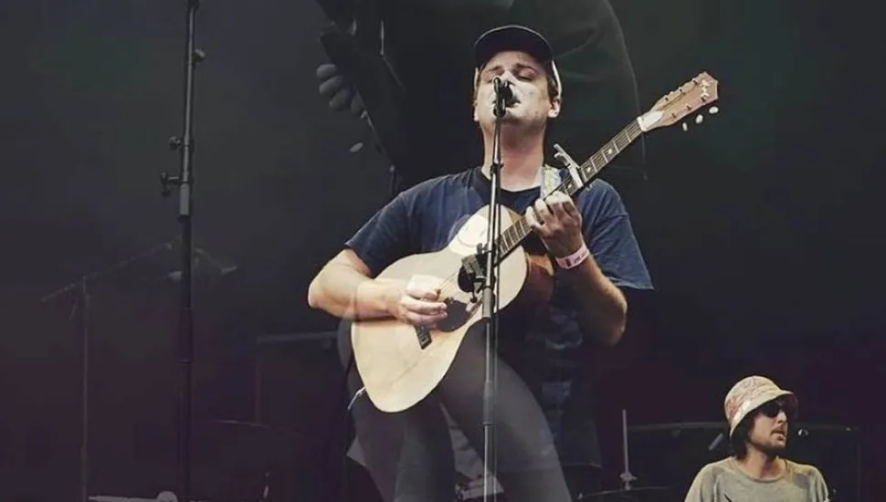 Imagem mostra o cantor canadense Mac Demarco