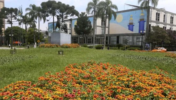 Prefeitura de Curitiba suspende expediente na segunda e terça-feira