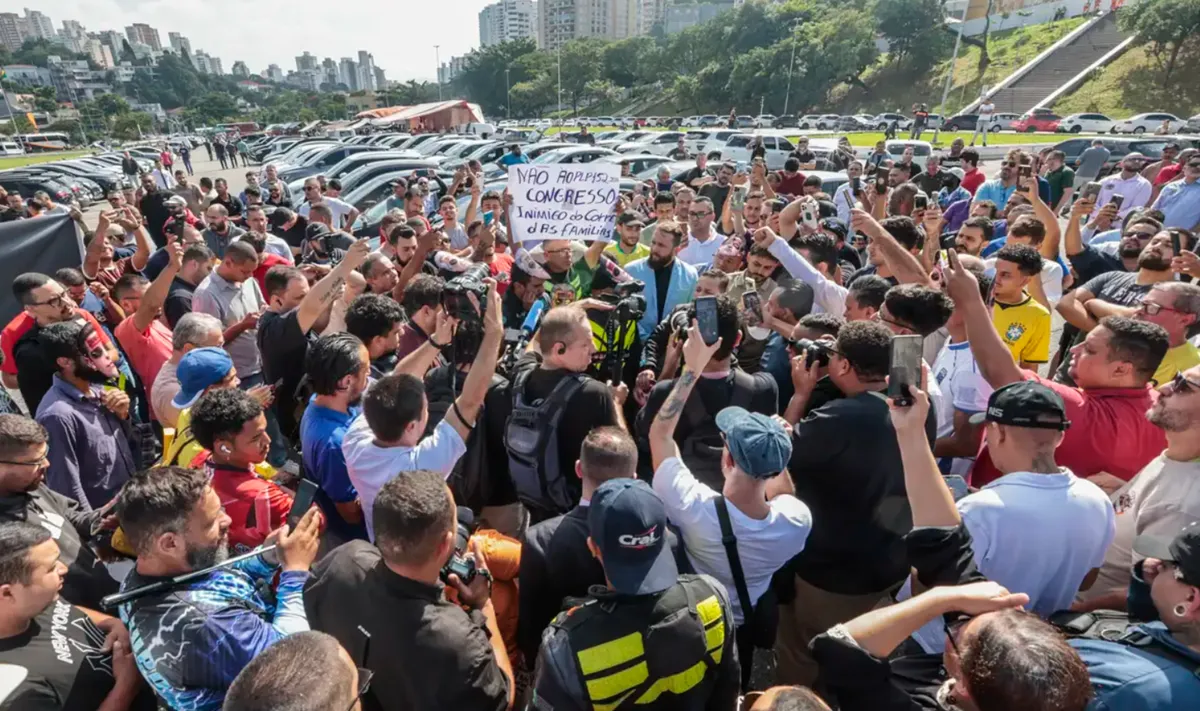 Votação de projeto que regulamenta trabalho por aplicativo é cancelada na Câmara