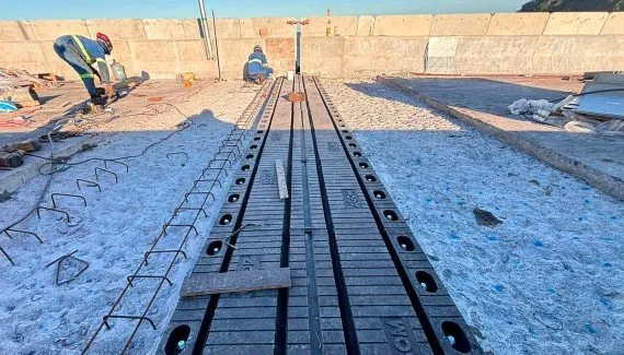 A poucos dias de inauguração, Ponte de Guaratuba recebe juntas de dilatação