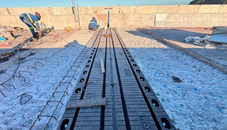 A poucos dias de inauguração, Ponte de Guaratuba recebe juntas de dilatação