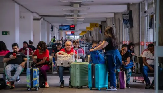 Rodoviária de Curitiba espera 21 mil embarques no feriado de Tiradentes