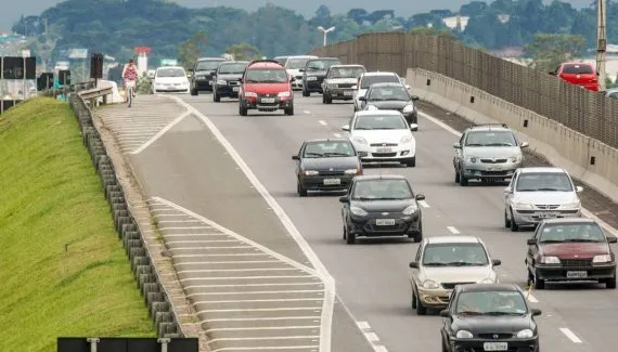 BRs 277 e 376 têm trânsito intenso no feriadão de Tiradentes: movimento em tempo real
