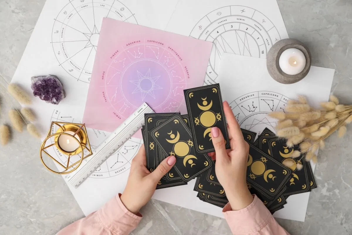 Tarot do dia: previsão para os 12 signos em 17/04/2026 | Tribuna do Paraná