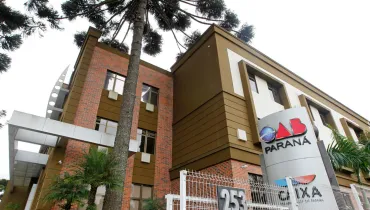 Juristas pedem fim do “estado de exceção” do STF em evento na OAB-PR