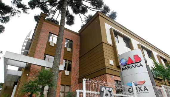 Juristas pedem fim do “estado de exceção” do STF em evento na OAB-PR