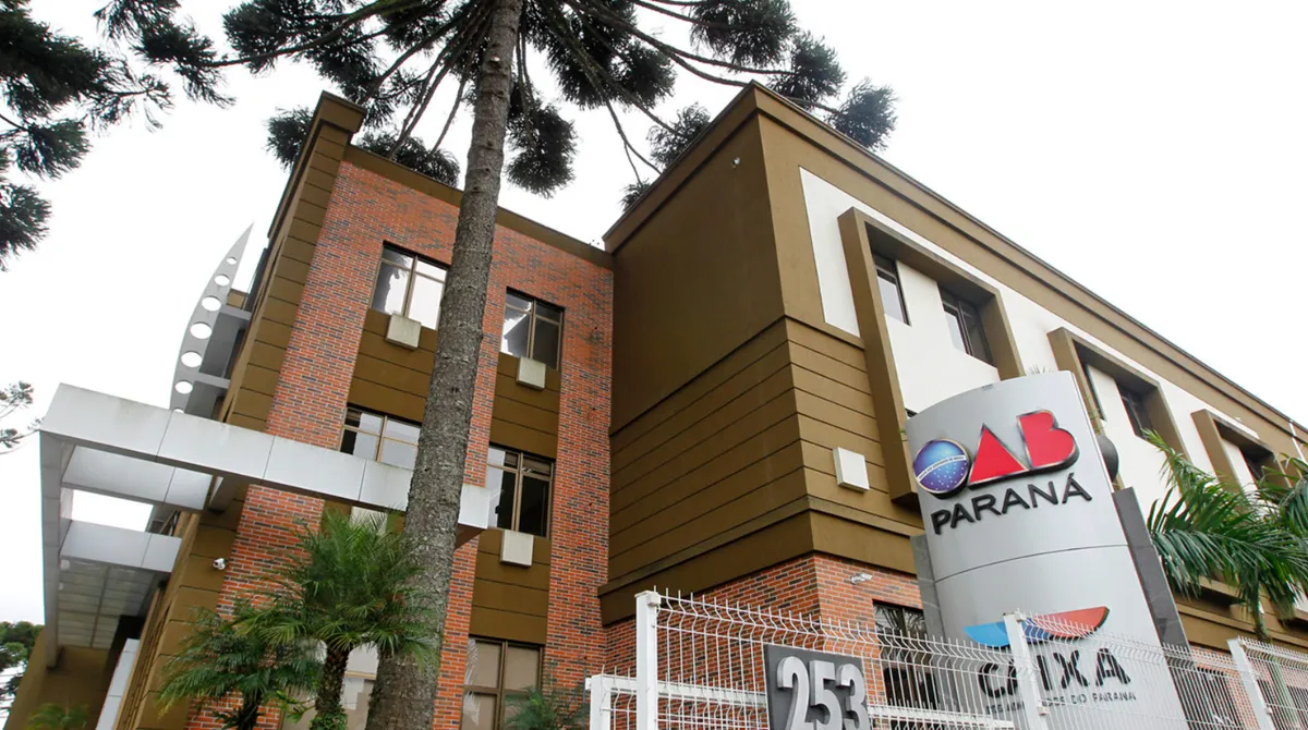 Juristas pedem fim do “estado de exceção” do STF em evento na OAB-PR