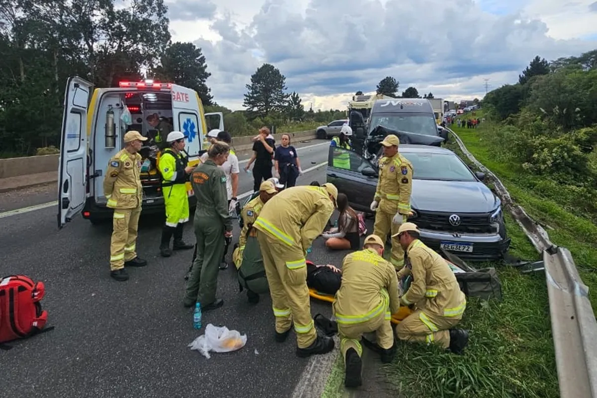 Acidente na BR-277 envolve sete veículos e mata adolescente na Grande Curitiba