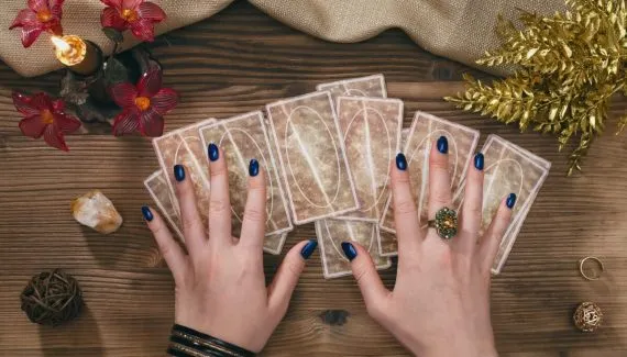 Tarot do dia: previsão para os 12 signos em 18/04/2026 