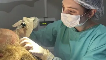 Hospital do Paraná que atende pelo SUS é referência no tratamento de calvície