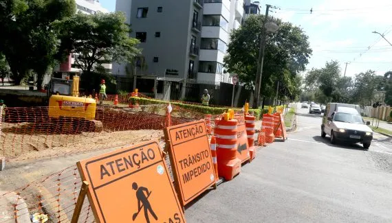 Bloqueio em rua importante do Portão será ampliado nesta quarta