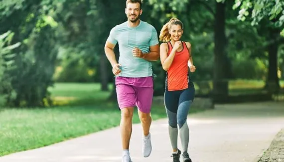 Quer fortalecer o abdômen? 10 exercícios aeróbicos para fazer hoje