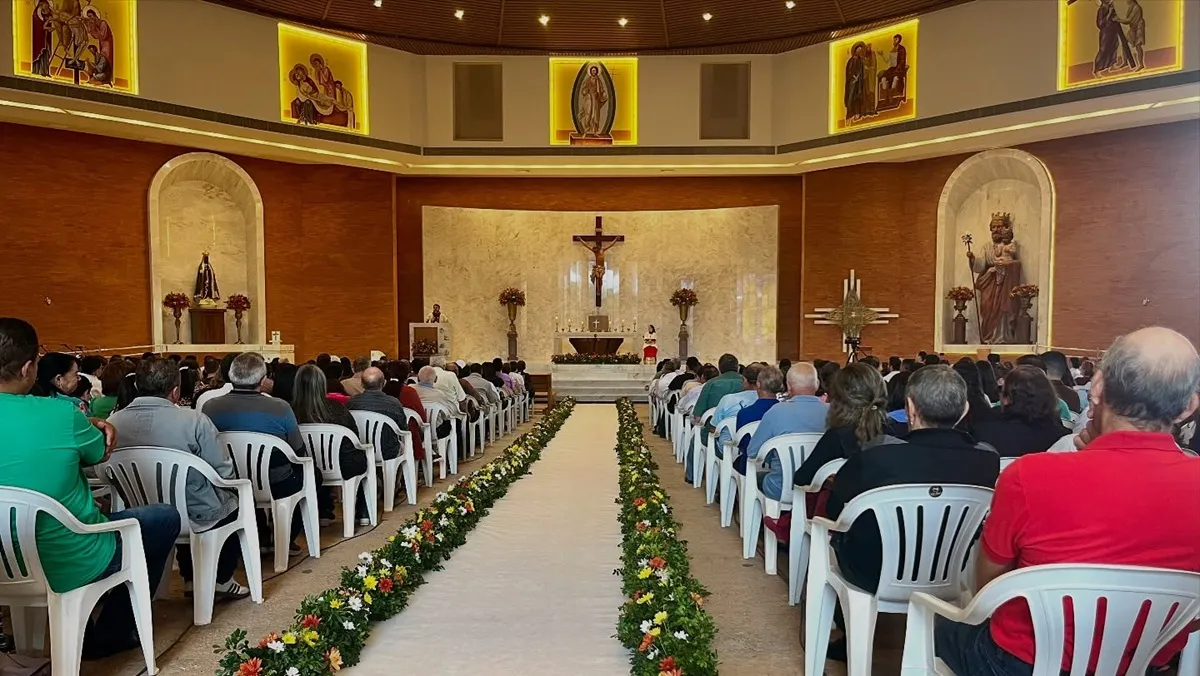 Falta de luz em igreja do interior do Paraná dá prejuízo de R$ 45 mil e deixa padre na bronca com a Copel