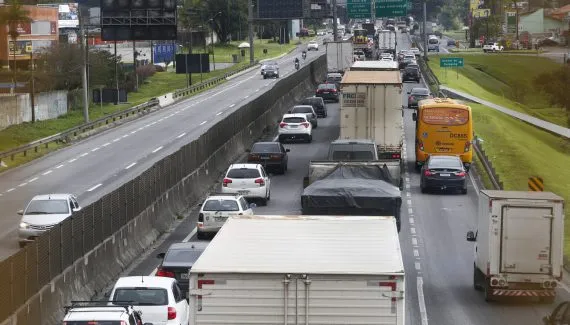 BR-277 tem trânsito carregado em Curitiba: Movimento em tempo real