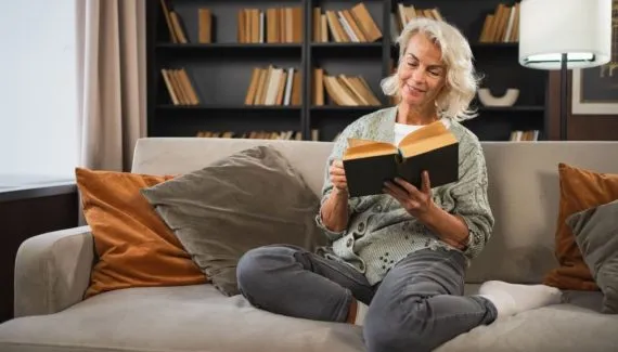 Leitura na terceira idade: veja como o hábito ajuda a fortalecer o cérebro