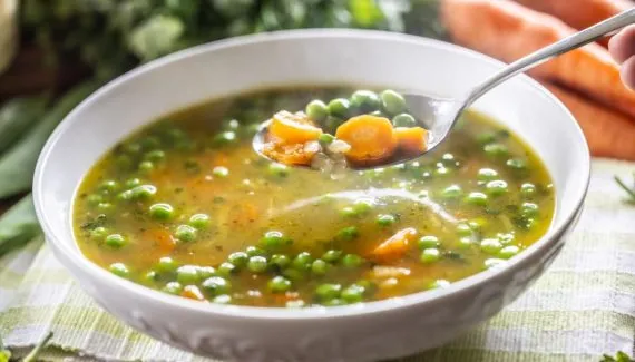 10 sopas ricas em proteínas para manter a dieta em dias frios